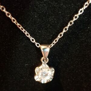 Elegant Silver Pendant Necklace